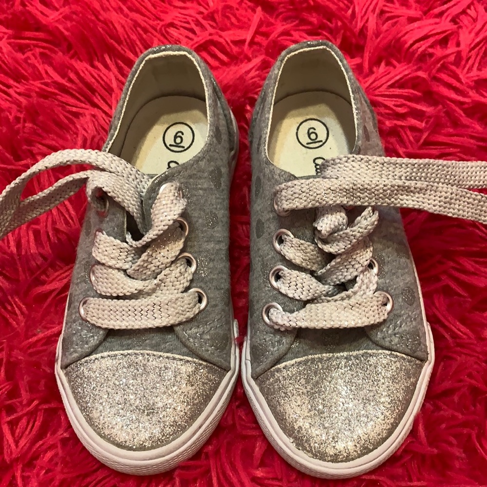 Cat and Jack size 6 toddler shoe